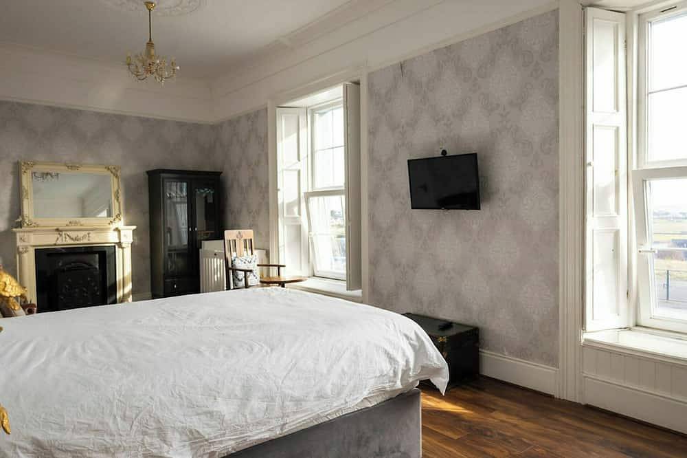 Beach Views, Elegant & Modernised 5Bd Period Home in Tramore, County Waterford