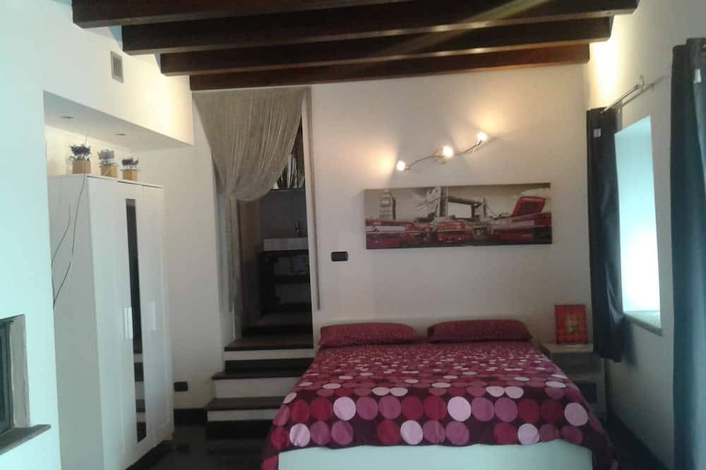 Entire apartment, Independent studio in the center in Bracciano, Lake Bracciano