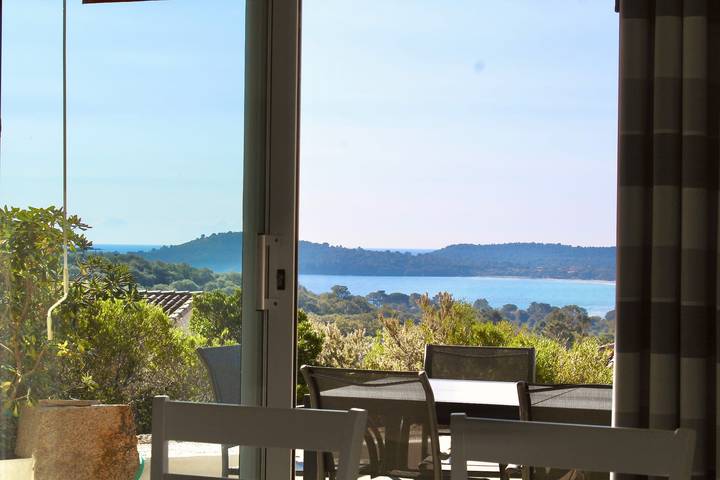 Location de vacances pour 6 personnes, avec jardin ainsi que terrasse et piscine dans Pinarellu - 3