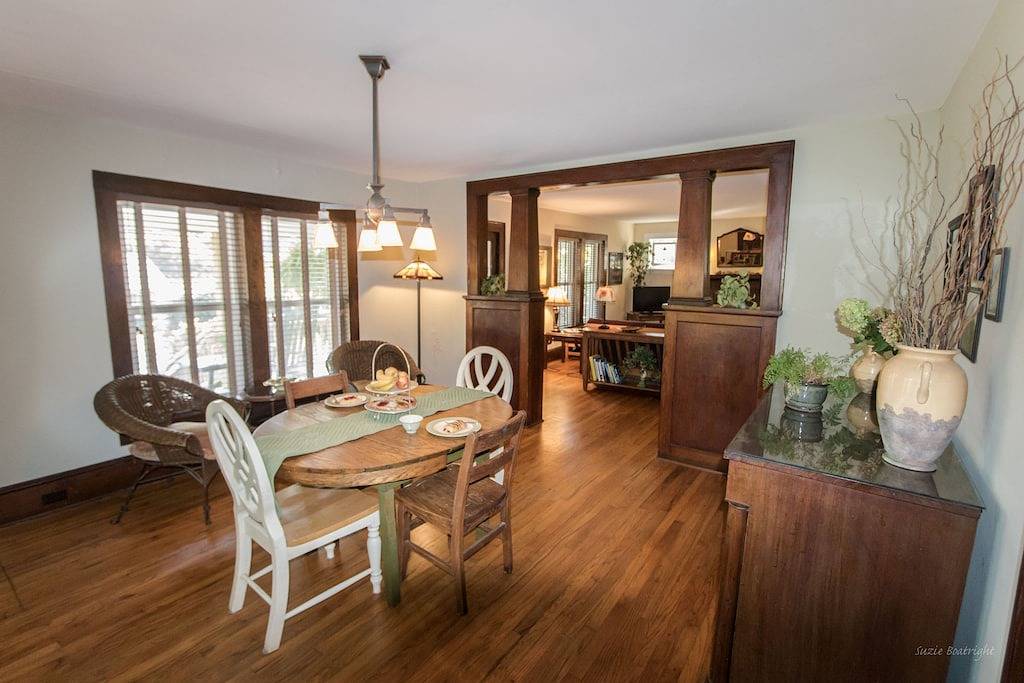 Log Cabin ~ ~ Whirlpool-Spaziergang in die Stadt ~ auf Appalachian Trail ~ wi-fi ~ in Hot Springs (NC), Madison County (NC)