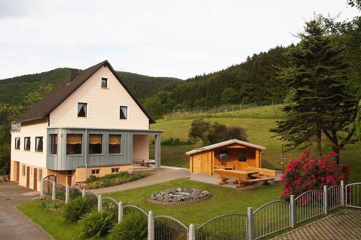 Ferienhaus für 11 Personen, mit Garten in Birresborn