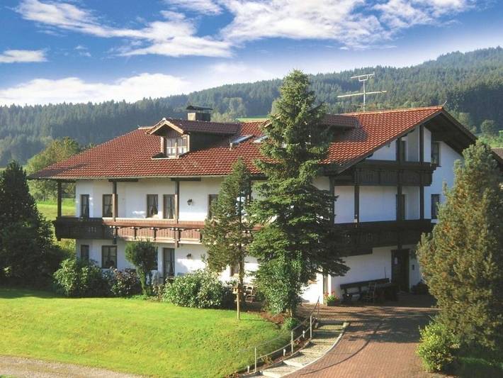 Ferienhaus, mit Balkon und Terrasse sowie Garten und Sauna in Achslach