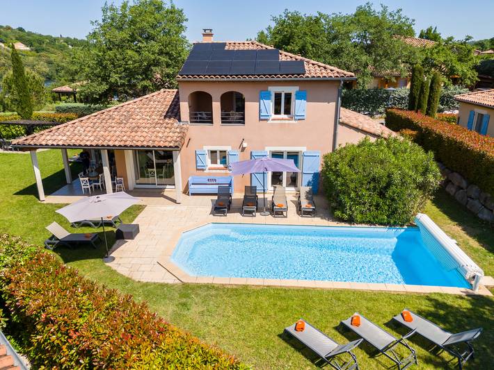 Gîte pour 10 personnes, avec piscine