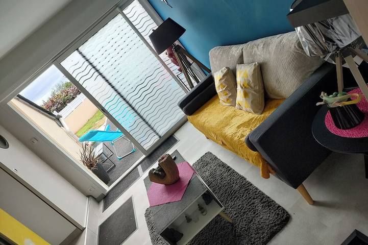 Location de vacances pour 10 personnes, avec terrasse et jardin à Langoat