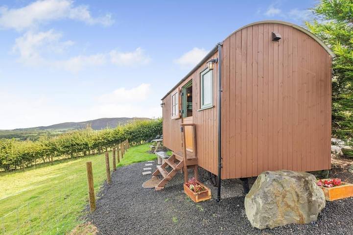 Log cabin for 2 people, with garden, with pets in Bassenthwaite