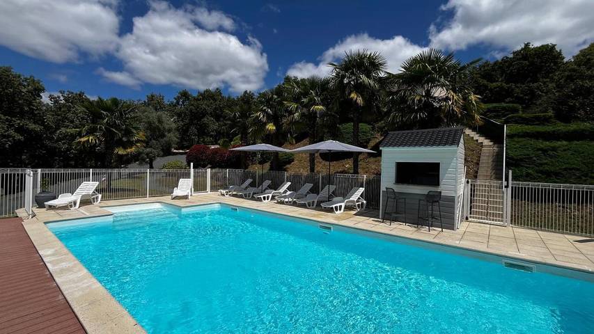 Location de vacances pour 8 personnes, avec vue ainsi que piscine et jardin à Cazoulès - 2