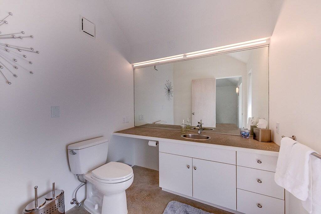 Private retreat with great views of downtown Cincinnati in Kenton County