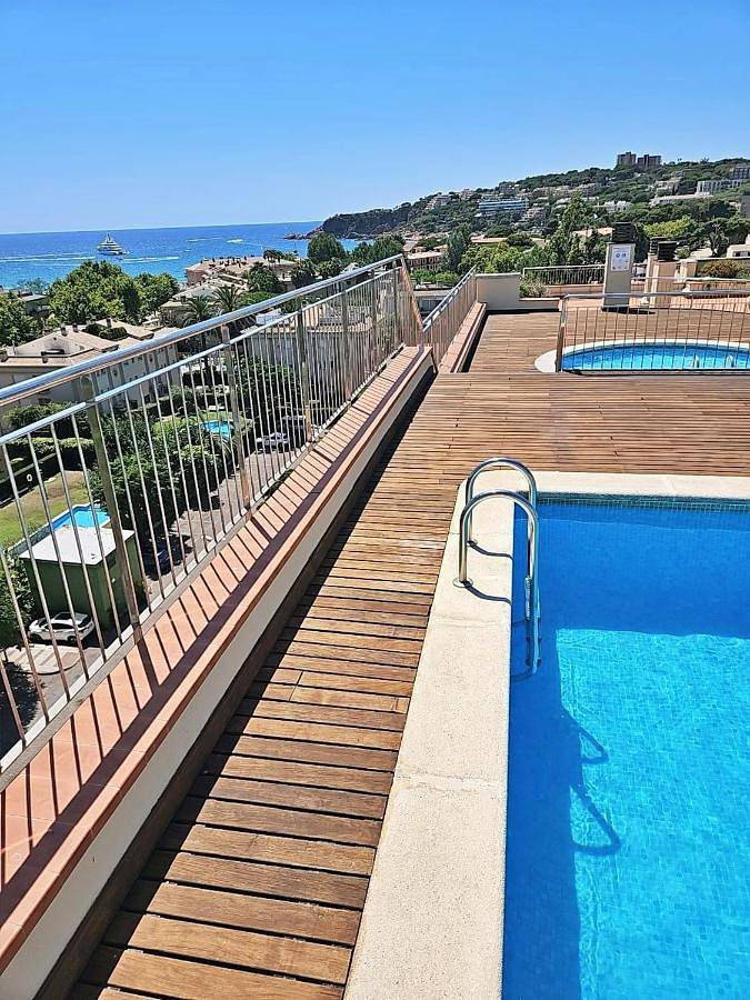 Appartement de vacances pour 6 personnes, avec balcon et piscine