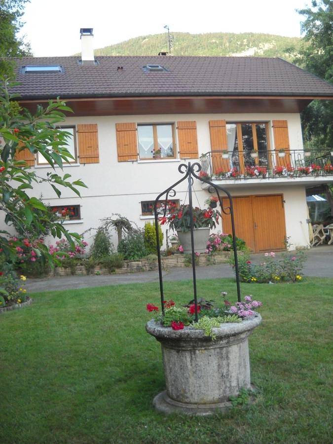 Chambre d’hôte pour 4 personnes, avec terrasse ainsi que jardin et vue à Nâves-Parmelan