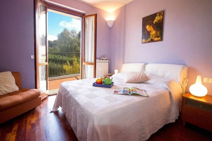 Appartamento intero, Sunflower - Lake Maggiore Duplex w/ Terrace and Shared Pool, Lesa, Italy in Lesa, Lago Maggiore (Piemonte)