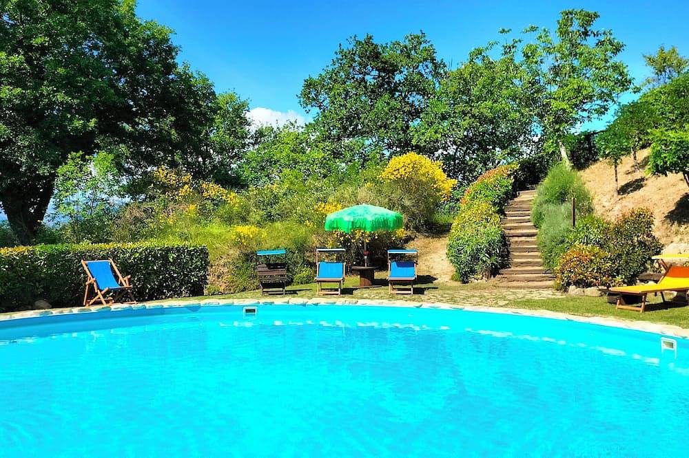 Ganze Wohnung, Apartment with Pool and Panoramic View from the Sibillini Mountains to the Sea in Penna San Giovanni, Macerata Provinz