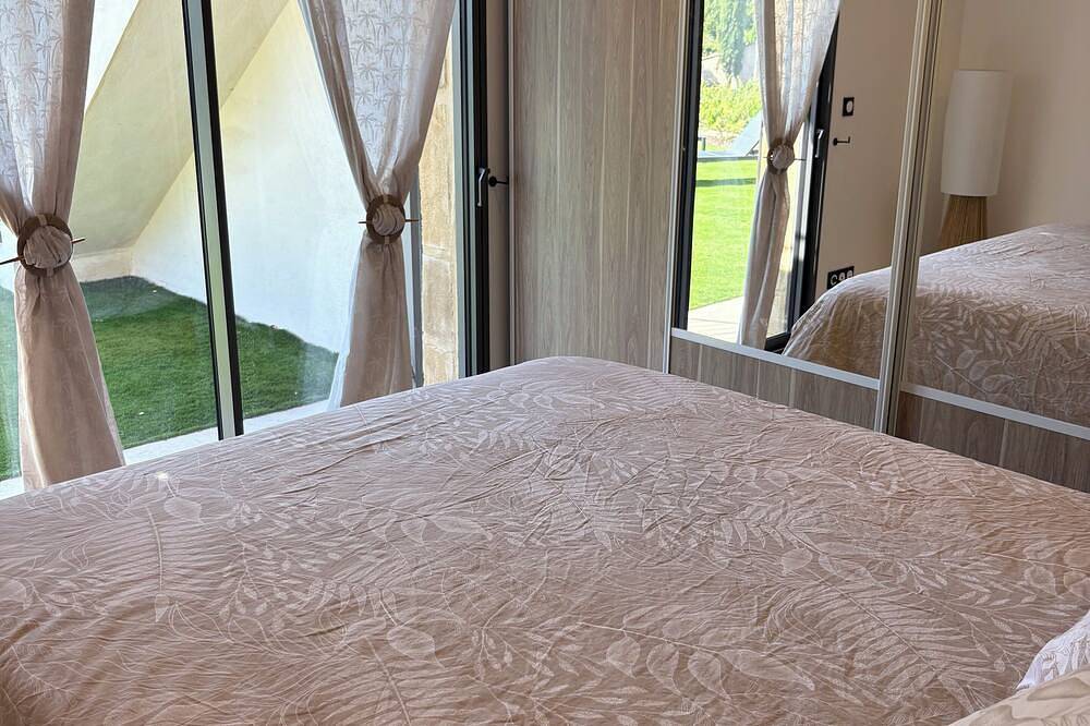 L'Adriju between vineyards and hills in Roquevaire, Marsella region