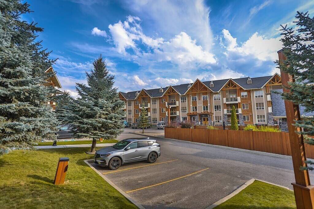 Ganze Wohnung, Natures Retreat - Pool & Hot Tub - Spacious Patio in Radium Hot Springs, Kootenay-Nationalpark