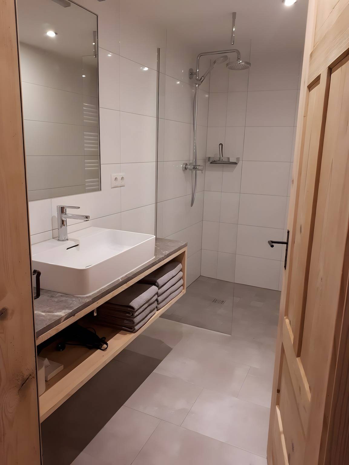 Entire apartment, Apartment 'Mittagspitz' with Shared Garden and Wi-Fi in Mellau, Bregenz Forest
