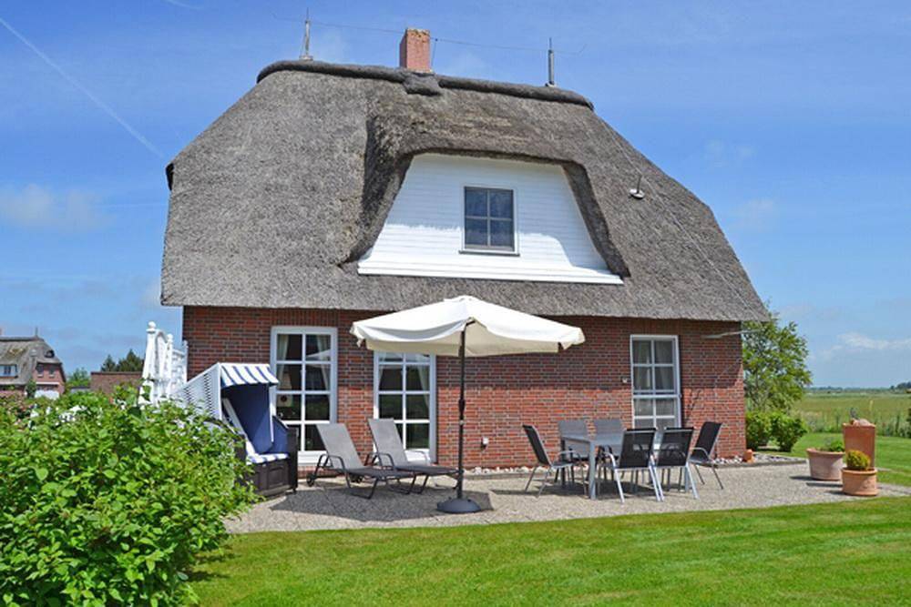 Ferienhaus "Haithabu"- Urlaubsdomizil mit Terrasse und wunderschönem Ausblick in St. Peter-Bad, St. Peter-Ording