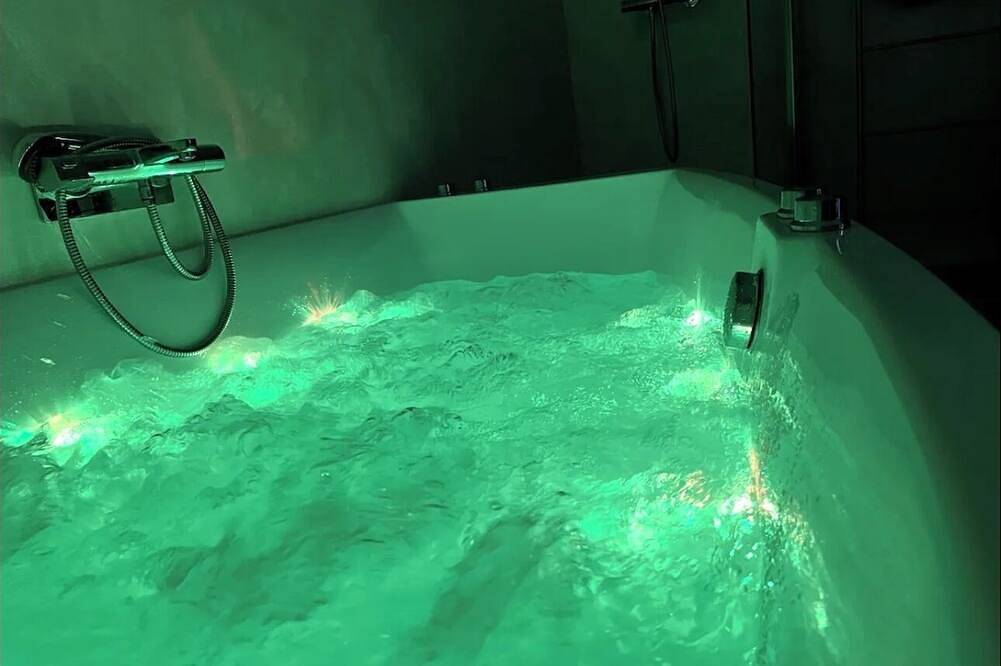 Entire apartment, 40th floor Spa/view in Puteaux, Hauts-de-Seine