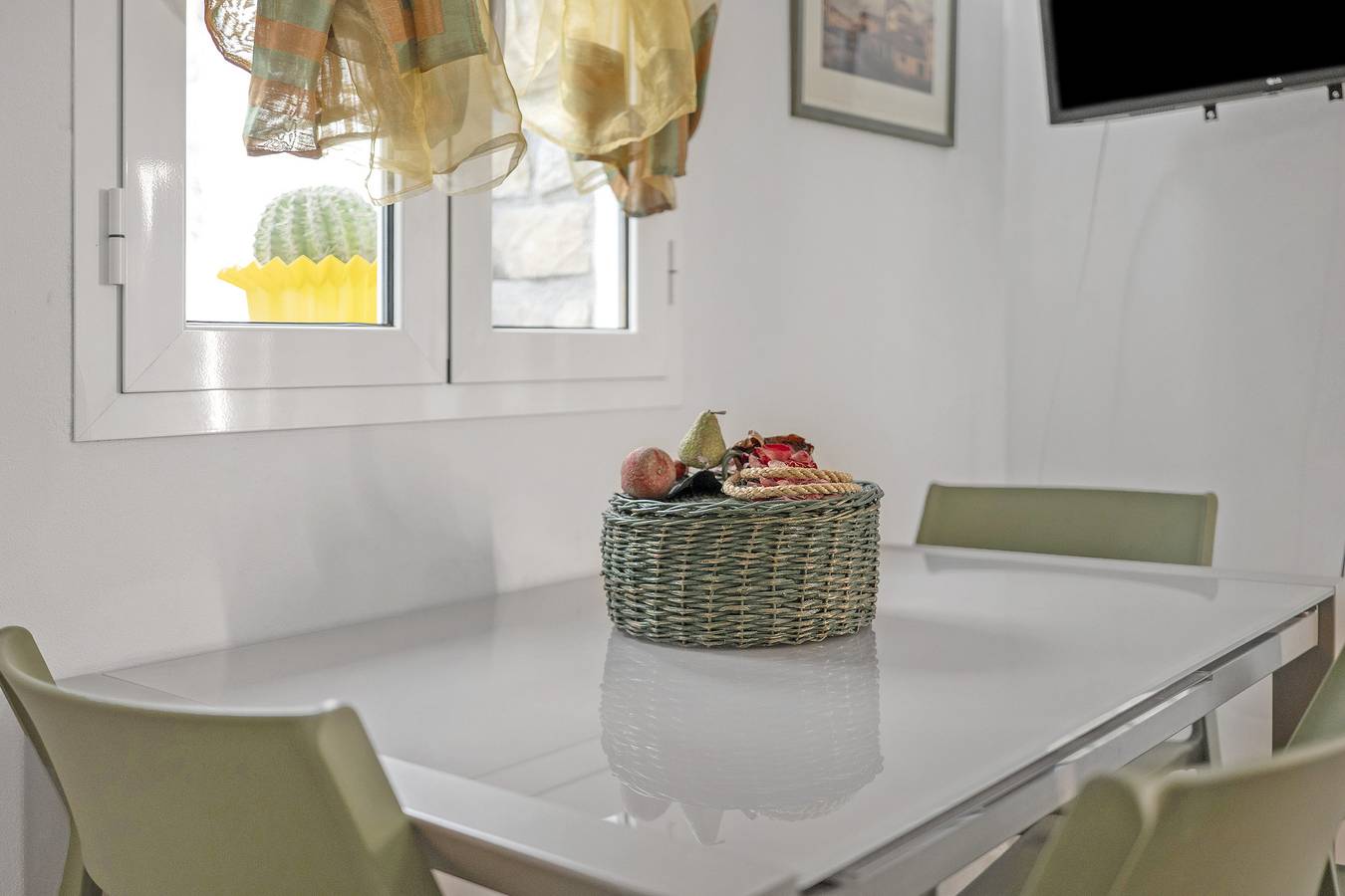 Geheel appartement, Appartement 'Bosco' met Wi-Fi in Cipressa, Riviera di Ponente