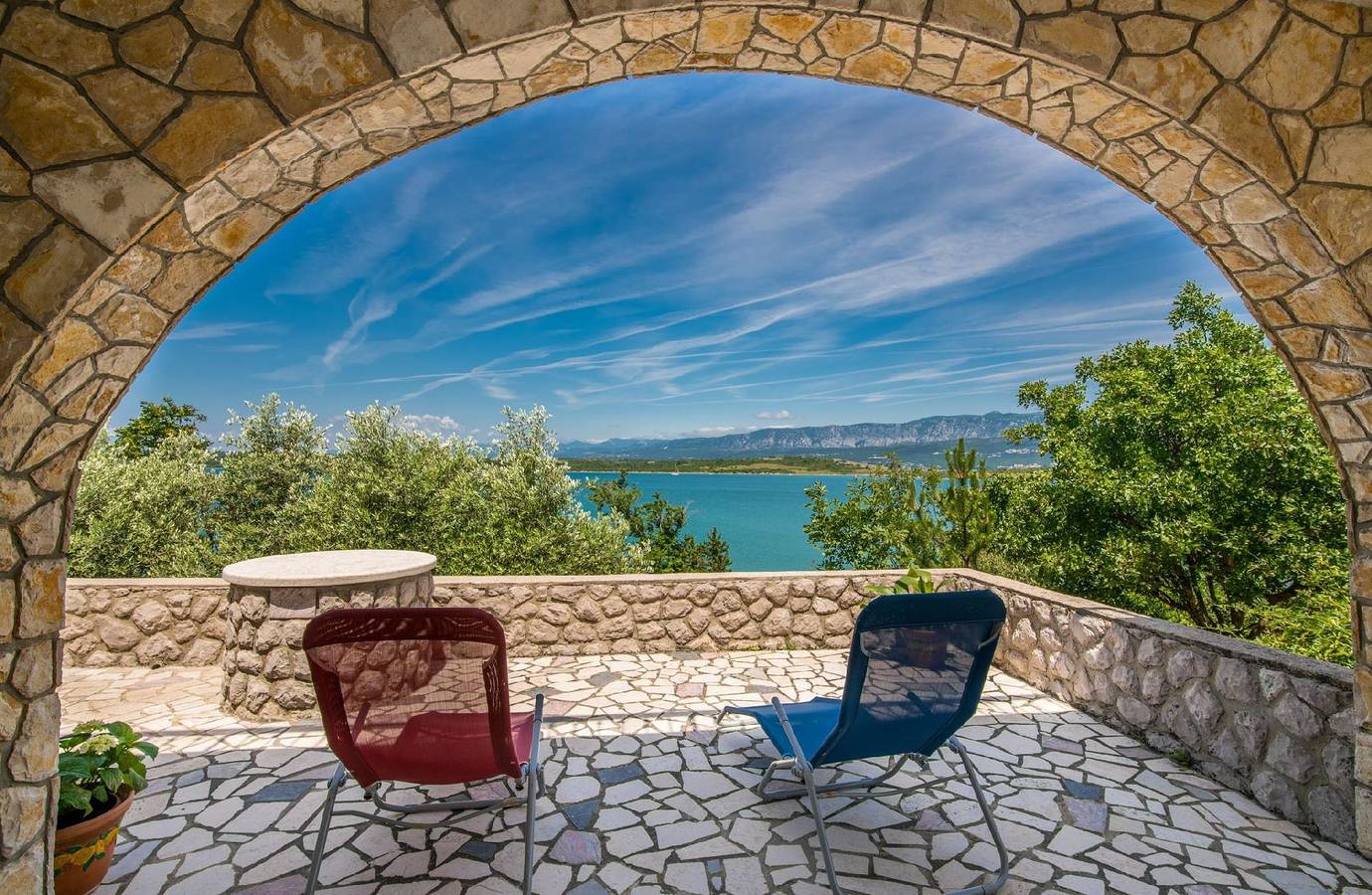 Ganze Ferienwohnung, Ferienwohnung für 4-5 Personen mit Terasse und herrlichem Meerblick in Klimno, Krk