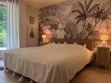 Gîte pour 8 personnes, avec jardin ainsi que vue et piscine, animaux acceptés à Montcaret