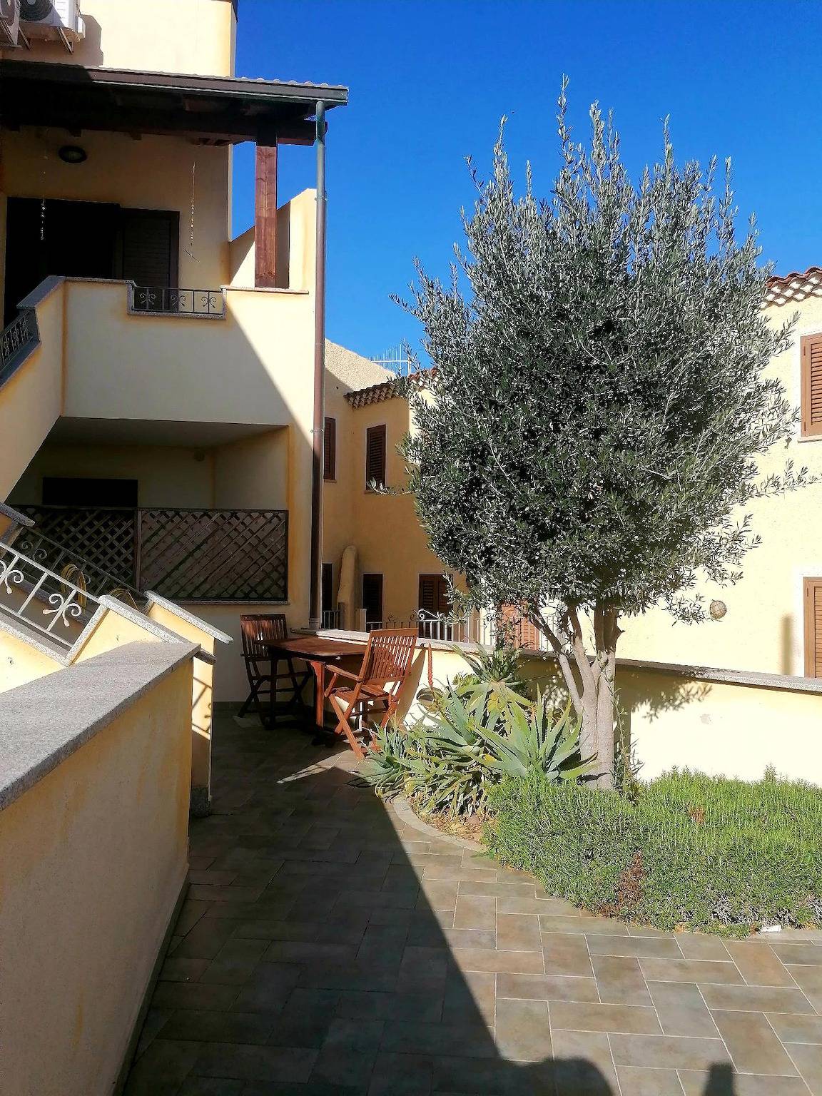 Ganze Ferienwohnung, Wohnung Mit Veranda Und Grosser Terrasse Mit Meerblick in La Ciaccia, Valledoria