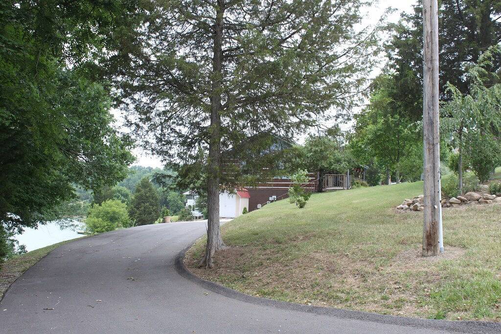Lake Front Log Cabin in der Nähe von Smoky Mtns, Sehenswürdigkeiten und Quiet Cove Private Dock in Douglas Lake