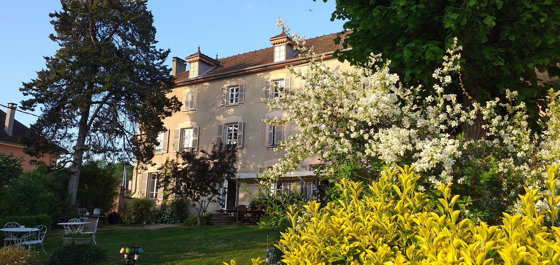L'échappée, Gîte de Charme du Xviii° siècle in Bouvesse-Quirieu, Région de La Tour-du-Pin