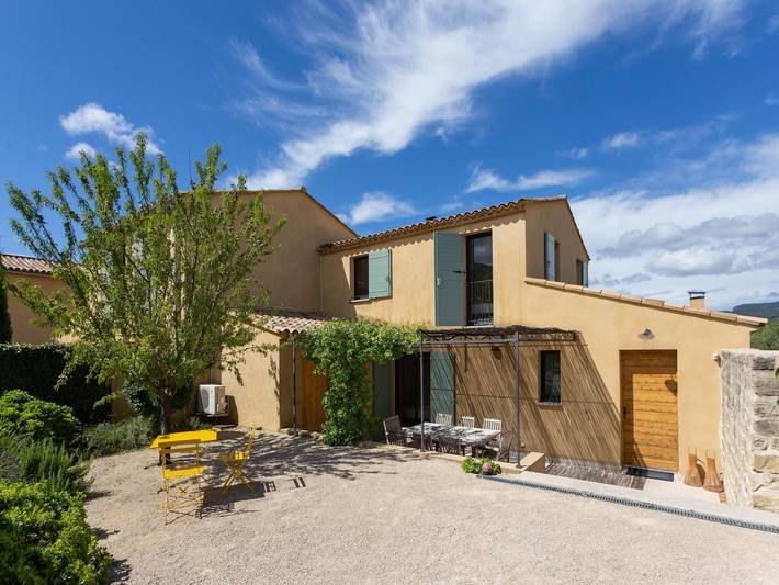 Maison de vacances pour 8 personnes, avec Balcon/Terrasse ainsi que Terrasse et Piscine à Malaucène
