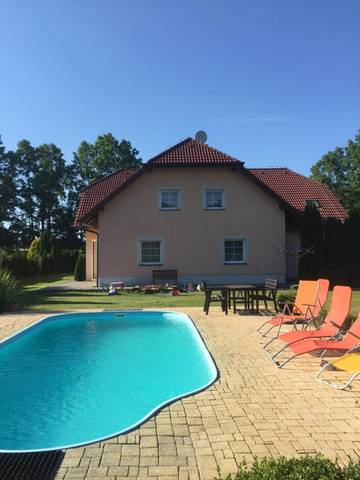 Maison d’hôte pour 4 personnes, avec vue et terrasse ainsi que jardin et piscine, animaux acceptés à Libín