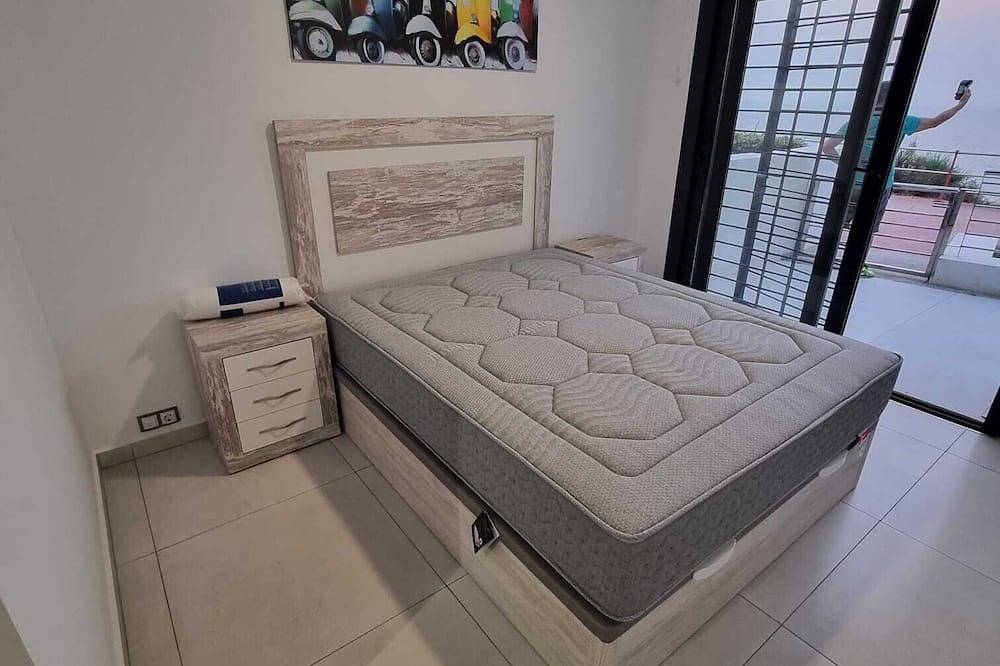 Entire apartment, Amazing Beachfront 2 Bedroom Luxury Apartment in Los Arenales del Sol, Elche