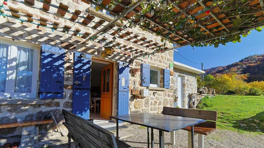 Location de vacances pour 5 personnes, avec vue et jardin, animaux acceptés dans Péreyres