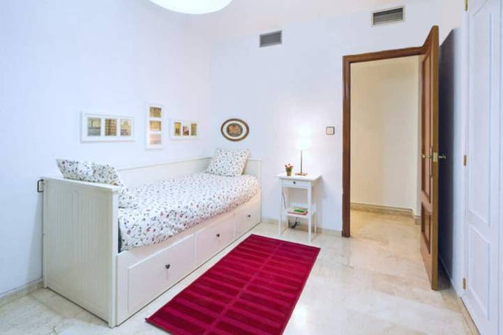 Entire apartment, Granada Center Comfortable + Parking + 2 Ba + 3 Br in Granada, Granada Province