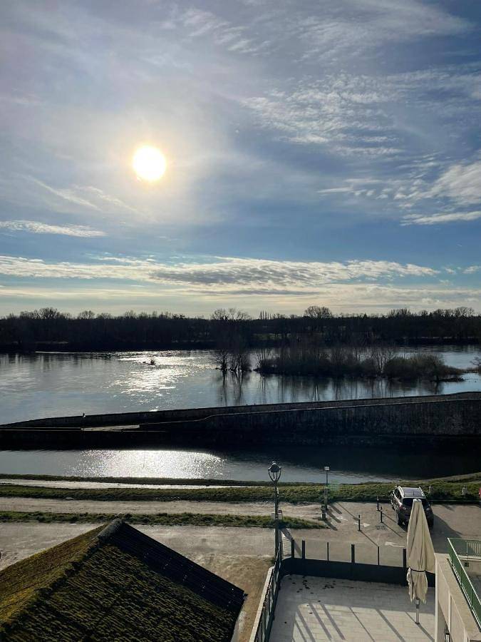 Suite with River View in Orléans, Vallée de la Loire