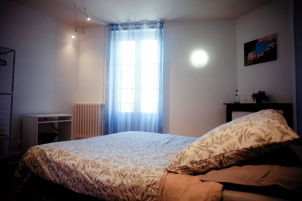 Entire apartment, Chez Armande 2-star tourist apartment 48 m2 in Châtel-Guyon, Volcans d'Auvergne Regional Nature Park