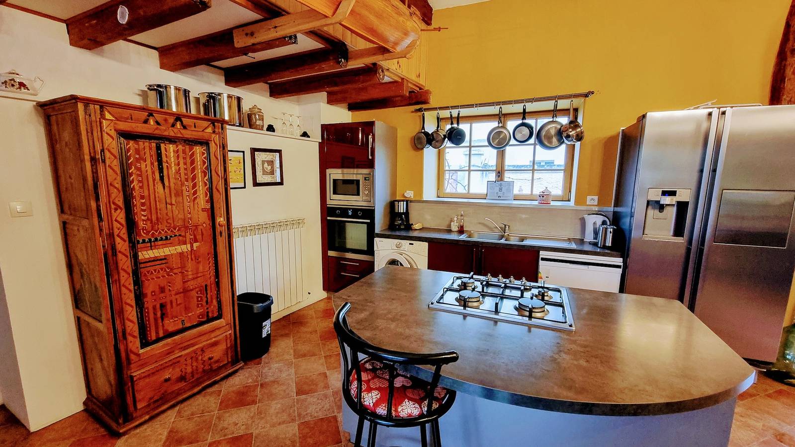 Gîte pour 11 personnes avec piscine in Saint-Just-Luzac, Côte de Beauté