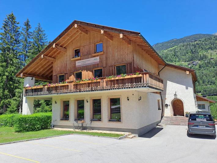 Ferienhaus für 20 Personen, mit Balkon und Garten