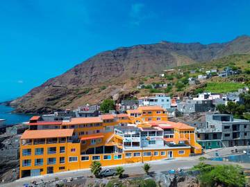Chambre d’hôte pour 2 personnes, avec terrasse et vue ainsi que bassin pour enfant et piscine dans Cap-Vert