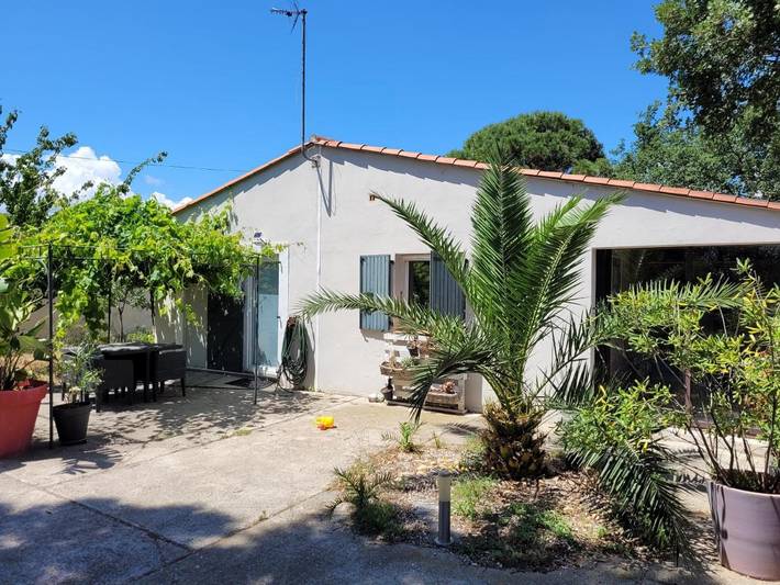 Appartement de vacances pour 4 personnes, avec jardin ainsi que piscine et terrasse