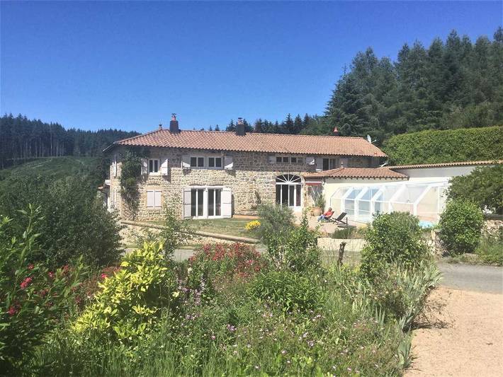 Gîte pour 12 personnes, avec jardin ainsi que piscine et terrasse, animaux acceptés