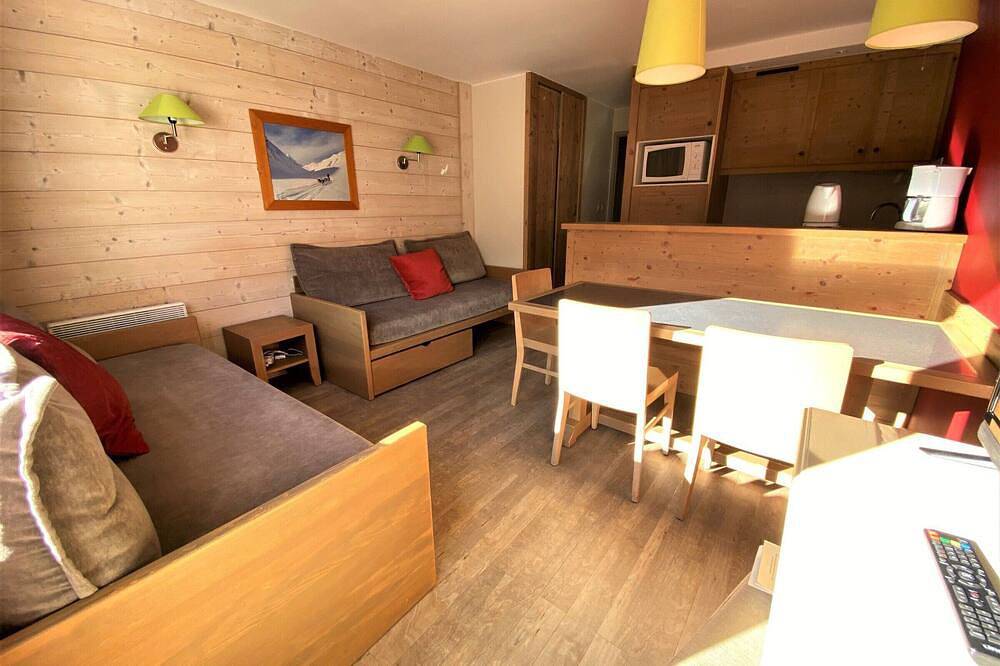 Ganze Wohnung, 3-Zi-Duplex 6-7 Pers, Zentrum, Ski-In/Ski-Out in La Tania, La Perrière