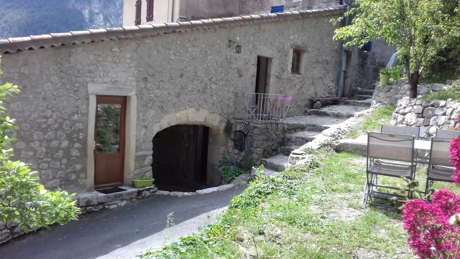 Casa rural 'Gite De Pascal Et Virginie' con vistas a la montaña, terraza privada y balcón in Ponet-et-Saint-Auban, Parc naturel régional du Vercors