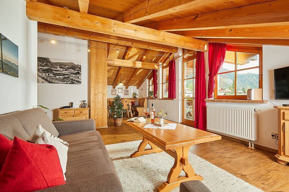 Ganze Wohnung, (1) Zwei-Raum-Ferienwohnung 67qm, Bad/Wc, Extra-Schlafraum, Küche, Balkon in Reit im Winkl, Bayerische Alpen