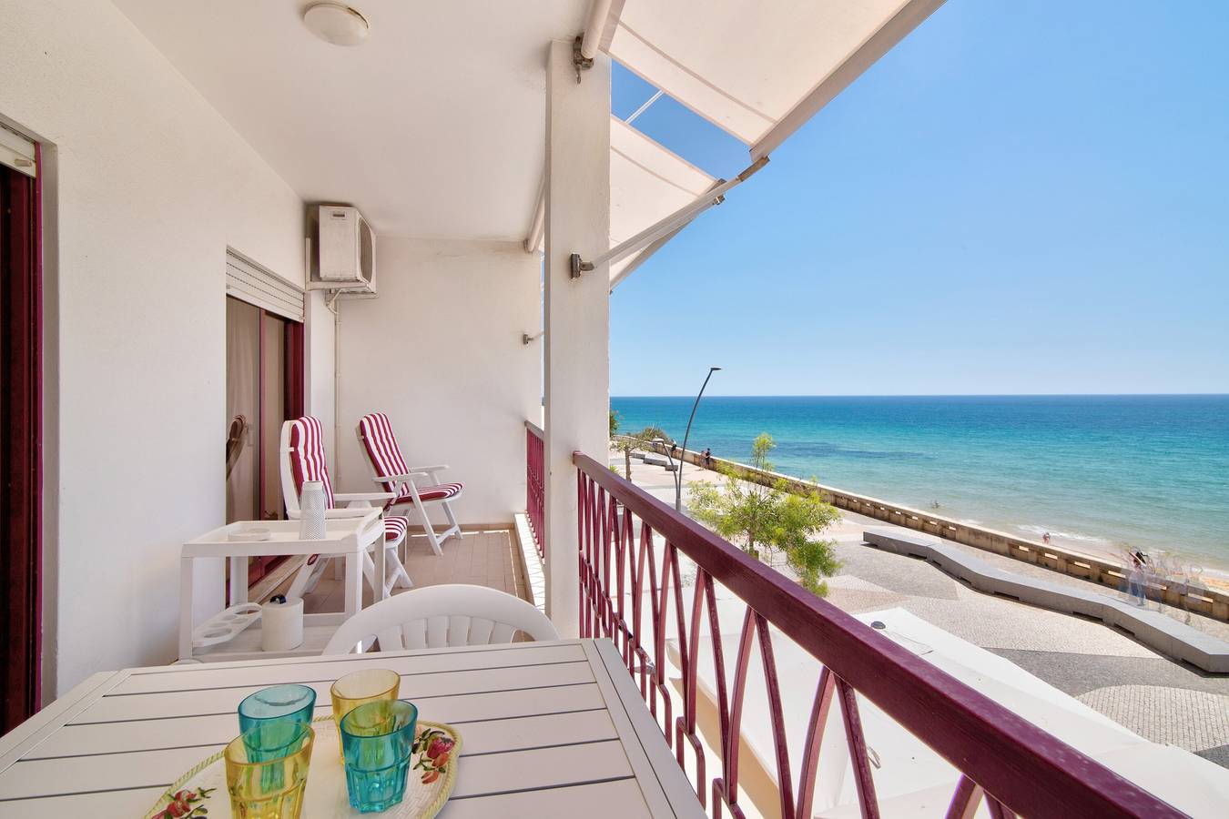 Apartamento inteiro, Apartamento 'Beira Mar' com Vista para o Mar, Terraço & Wi-Fi in Armação de Pêra (costa), Armação de Pêra