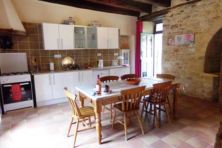 Location de vacances pour 5 personnes, avec piscine et jardin à Nadaillac-de-Rouge