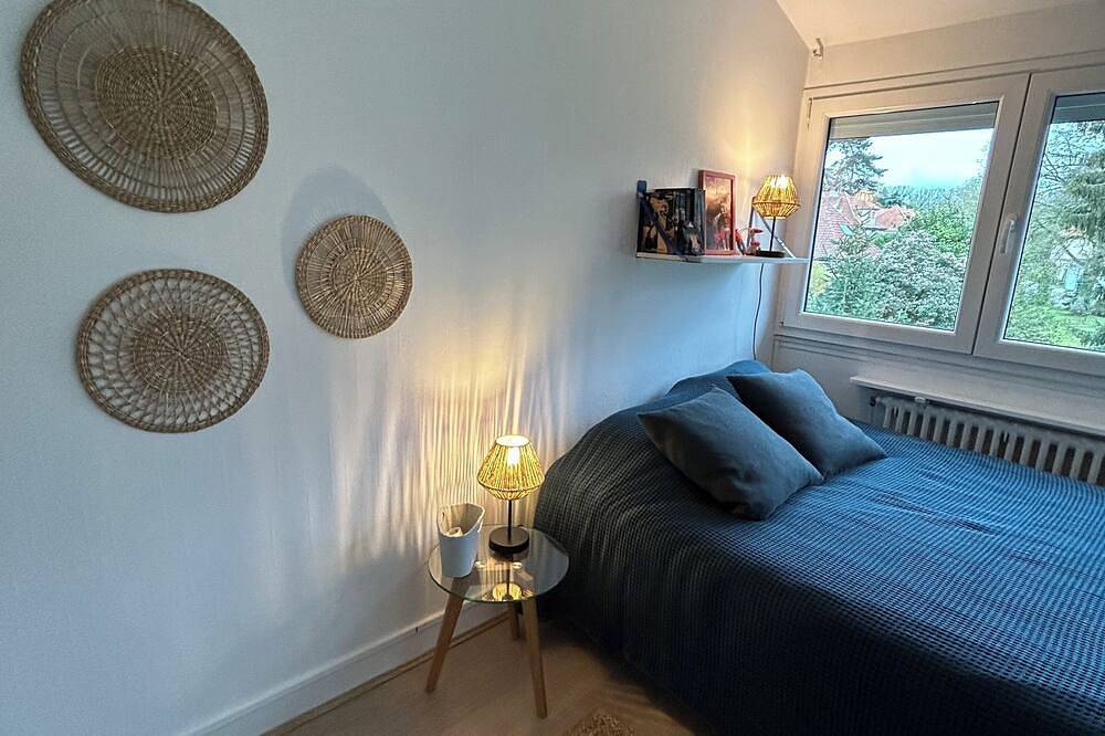 Appartement entier, Maison familiale.Grand jardin arboré(Versailles/Paris/Yvelines 78) in La Celle-Saint-Cloud, Yvelines