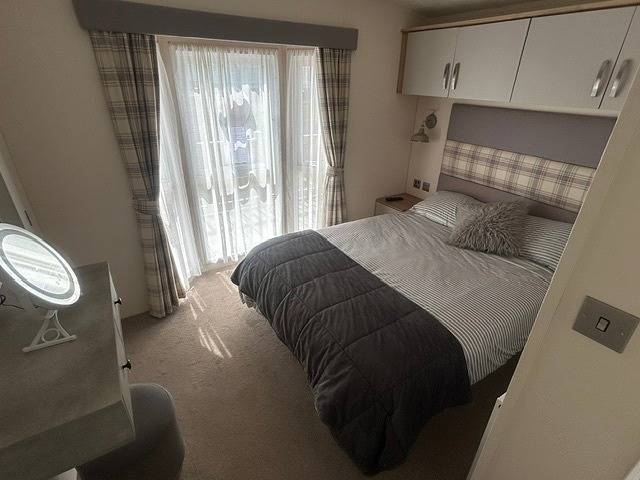 Cabin Sleeps 6 with Indoor Pool in Edinburgh and Lothian