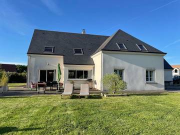 Cottage pour 10 personnes, avec jardin, animaux acceptés à Yèvres