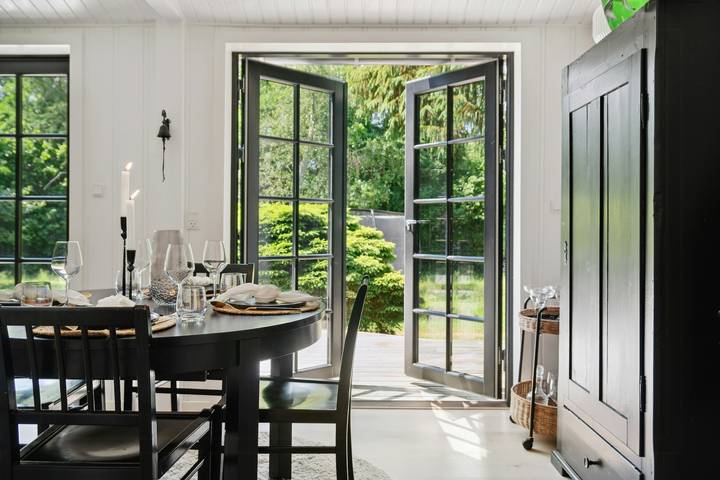 Ferieudlejning for 6 personer, med terrasse, børnevenlig i Dronningmølle