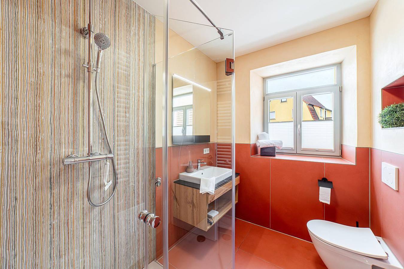 Ganze Wohnung, Apartment mit Terrasse "Blumentraum" in Spalt, Fränkisches Seenland