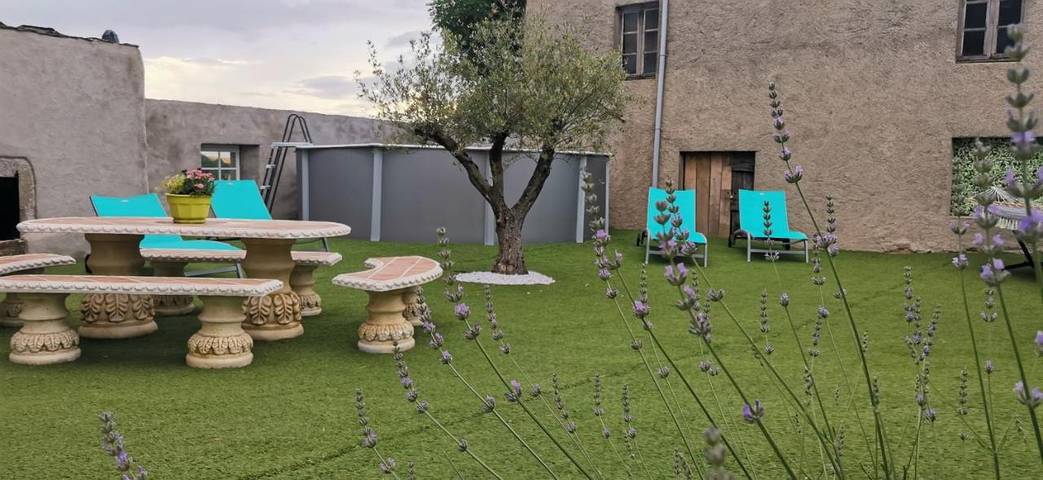 Location de vacances pour 10 personnes, avec vue et terrasse, adapté aux familles à Lacaze - 2