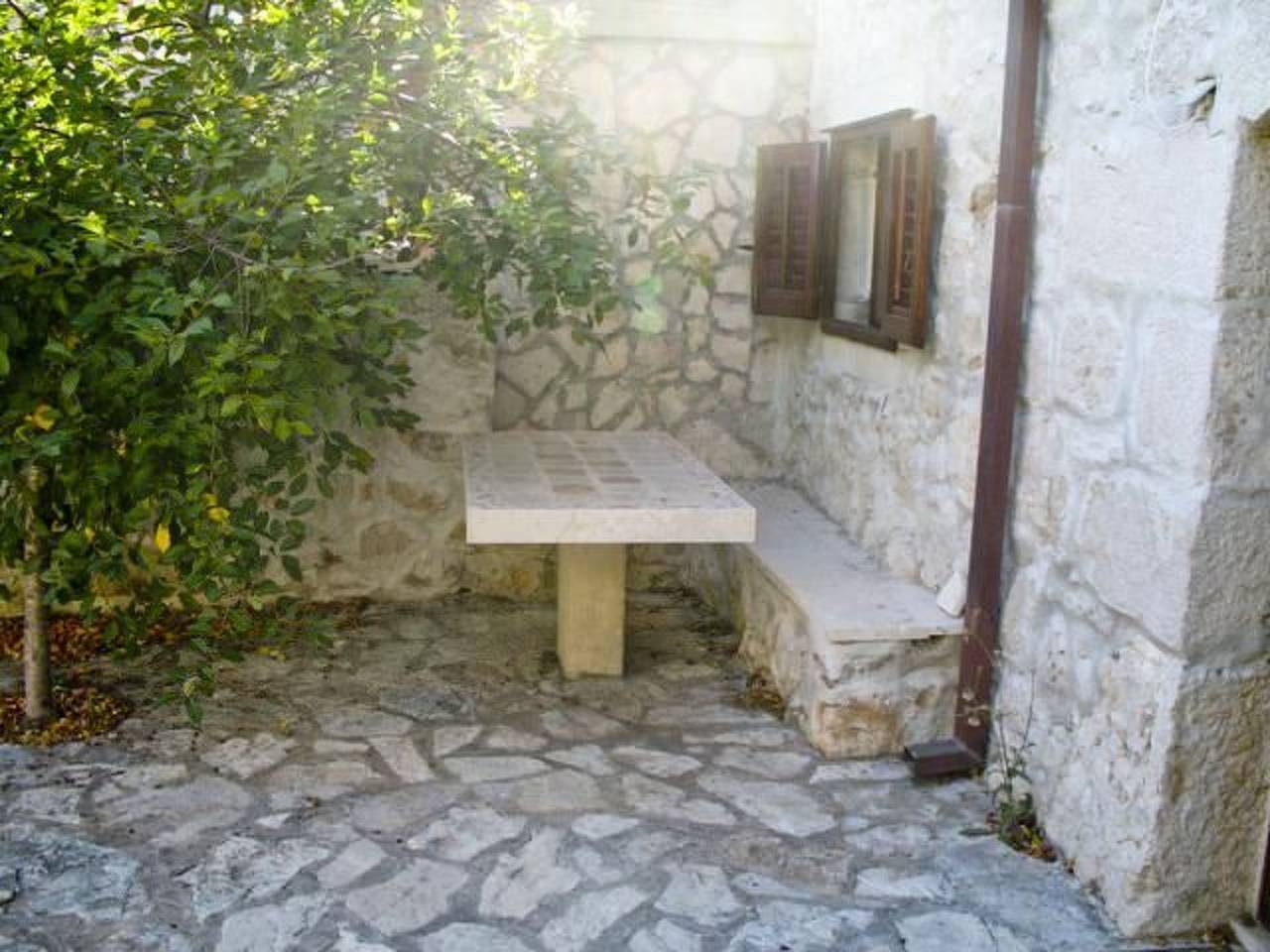 Ganze Wohnung, Wohnung in Zavala mit schönem Garten in Zavala, Hvar